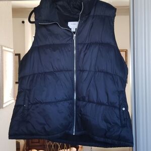 Old Navy Black Puffer Vest